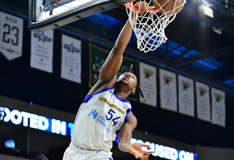 世界杯直播官网-略显平淡了一些，前马刺内线在勇士二队需要打出更高的统治力？